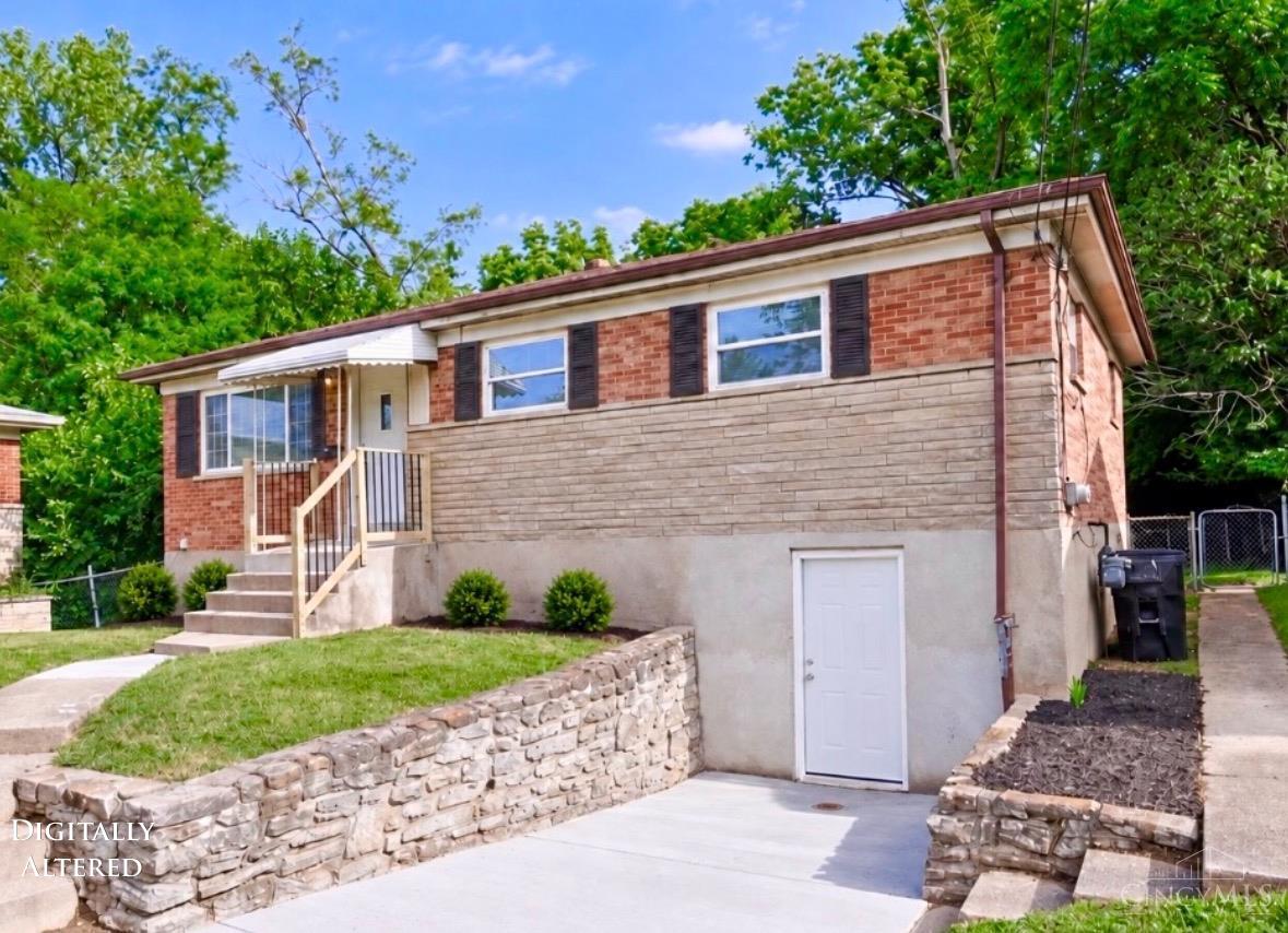 3065 Aquadale Lane, Cincinnati, OH, 45211 — photo 2