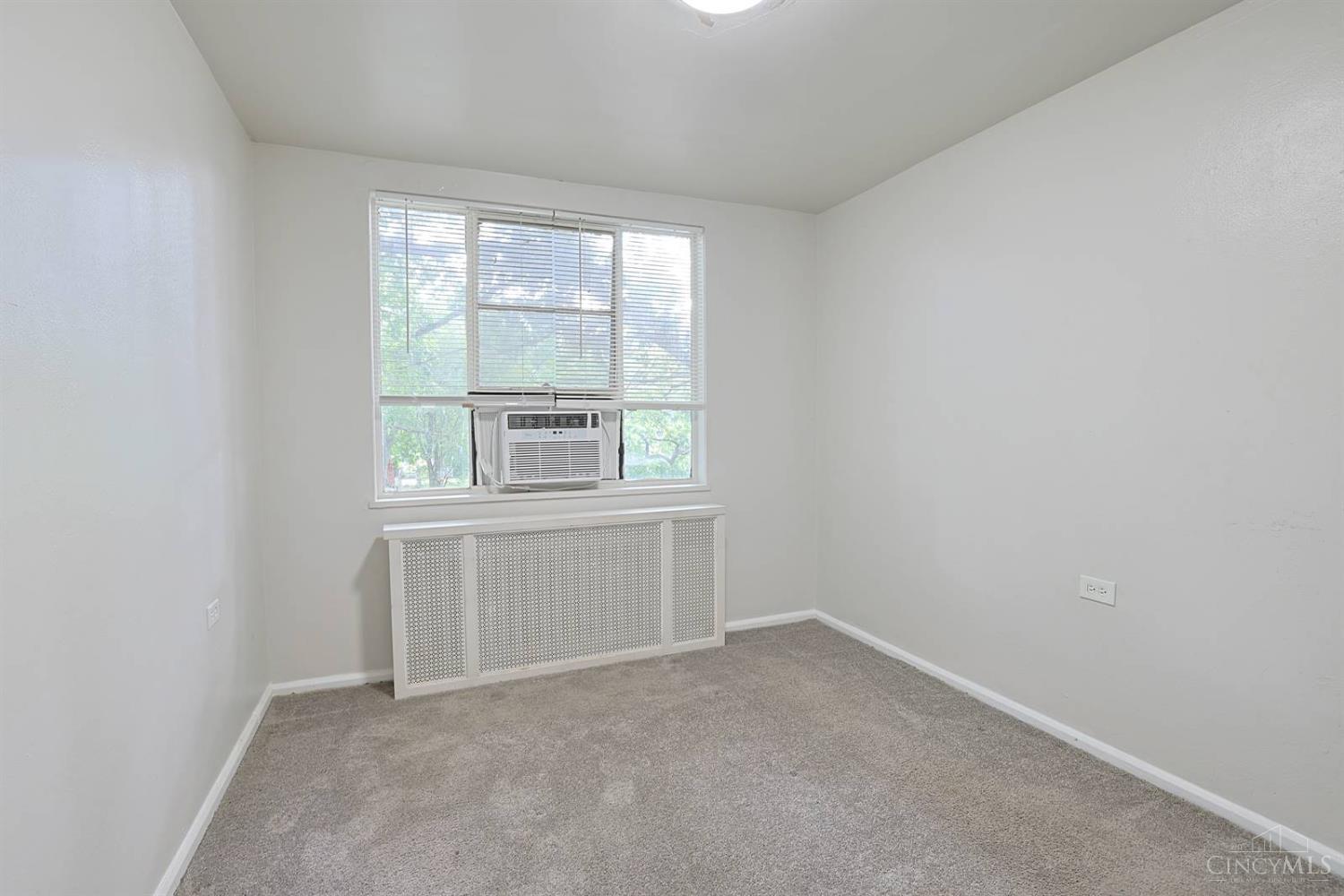 33 Farragut Road, Greenhills, OH, 45218 — photo 20