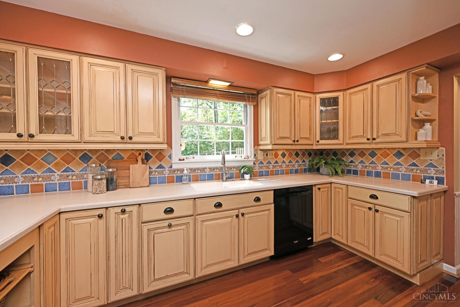 359 Woodknoll Terrace, Wyoming, OH, 45215 — photo 10