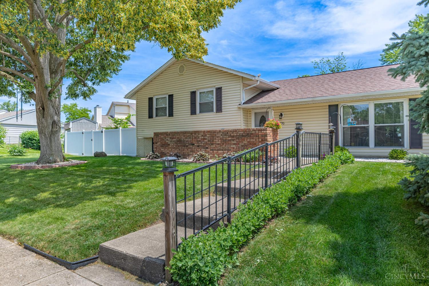 Photo 3 of Sale Pending at 270 Evergreen, Springboro, OH 45066 | MLS# 1893381 | Listing updated on 2026-09-21