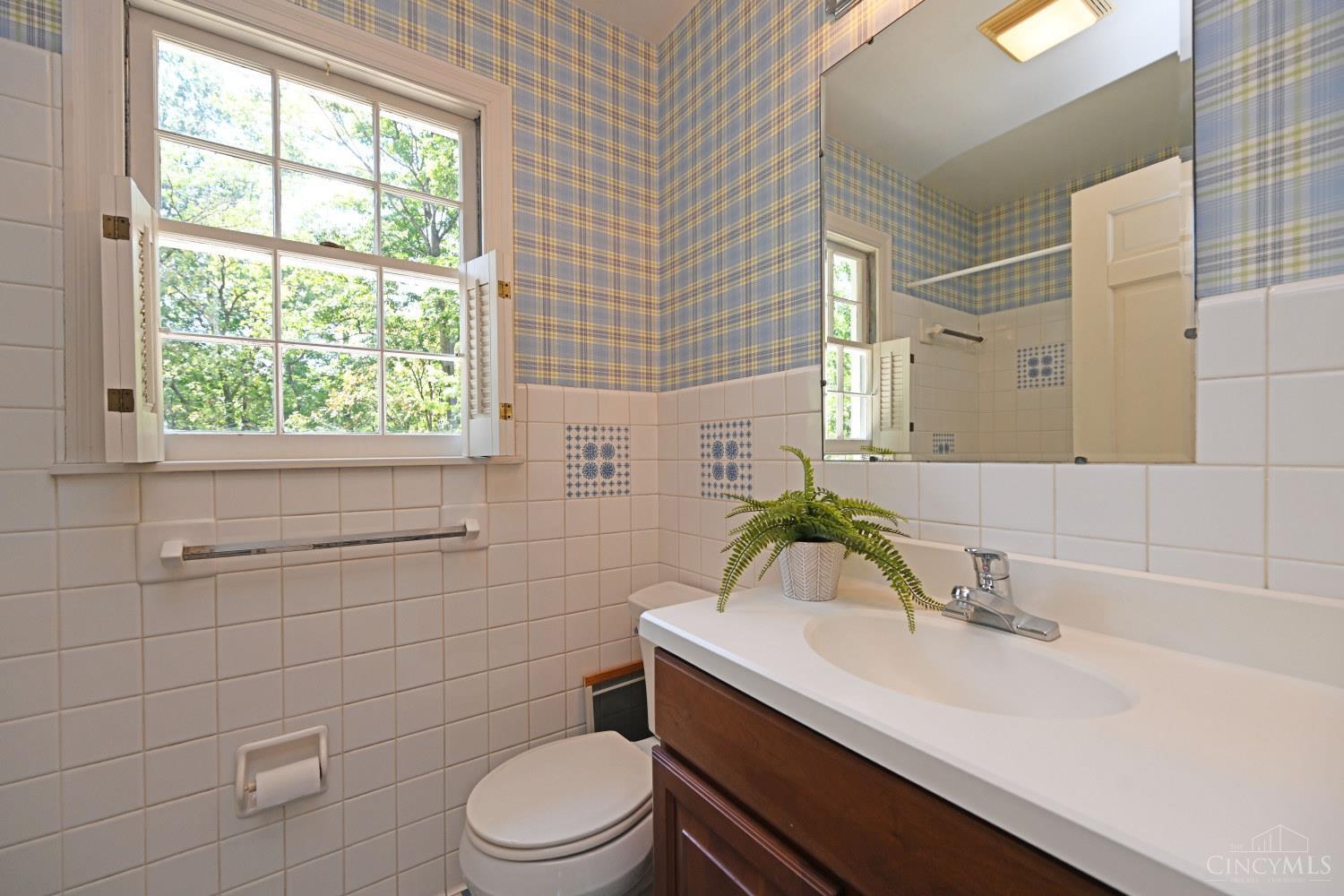 359 Woodknoll Terrace, Wyoming, OH, 45215 — photo 28