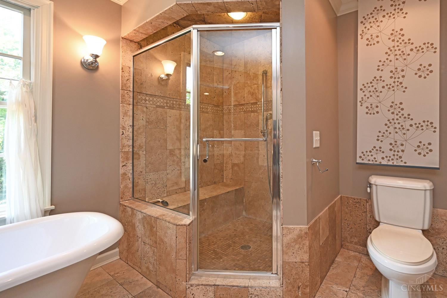 359 Woodknoll Terrace, Wyoming, OH, 45215 — photo 25