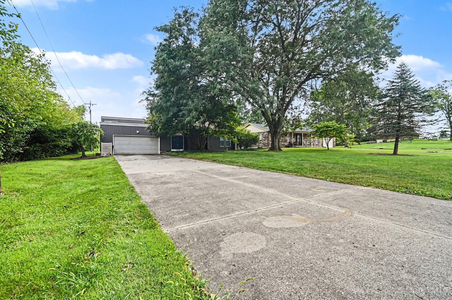 Photo 3 of Sale Pending at 4520 Manchester Rd, Middletown, OH 45042 | MLS# 1893127 | Listing updated on 2026-10-01