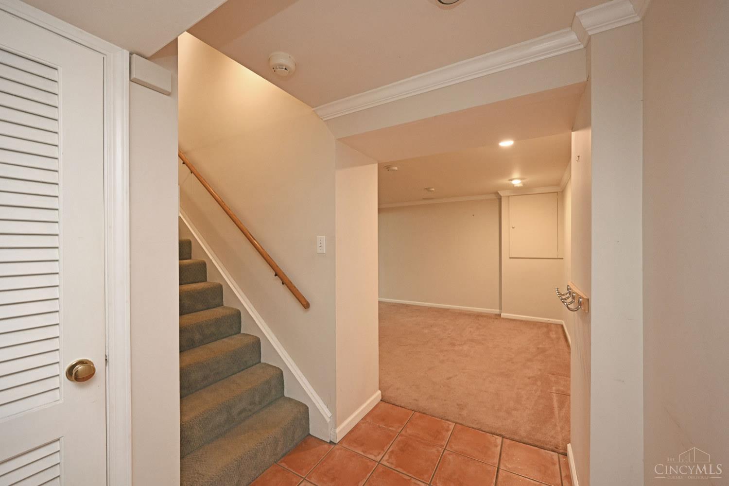359 Woodknoll Terrace, Wyoming, OH, 45215 — photo 36
