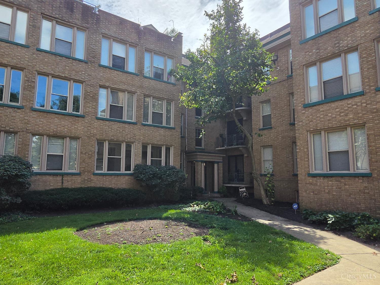 Listing Photo 5 - Condo for sale in building located at 3896 Reading Rd, Cincinnati, OH 45229 - Unit #P