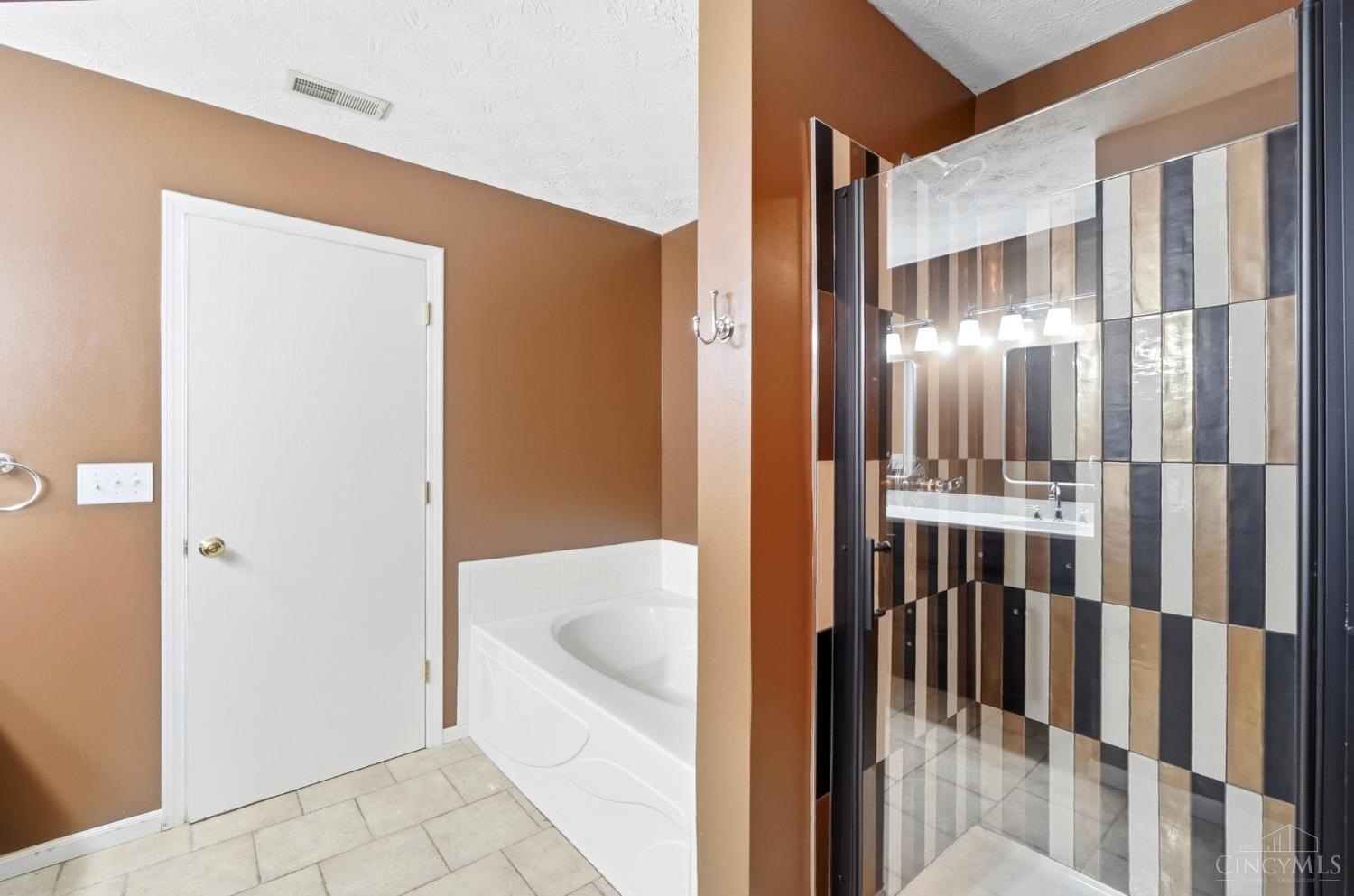 8427 Gettysburg Lane, Hamilton Twp, OH, 45039 — photo 34