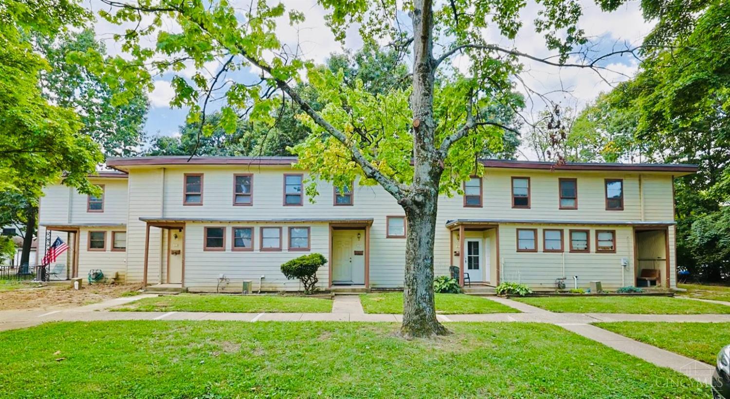 33 Farragut Road, Greenhills, OH, 45218 — photo 2