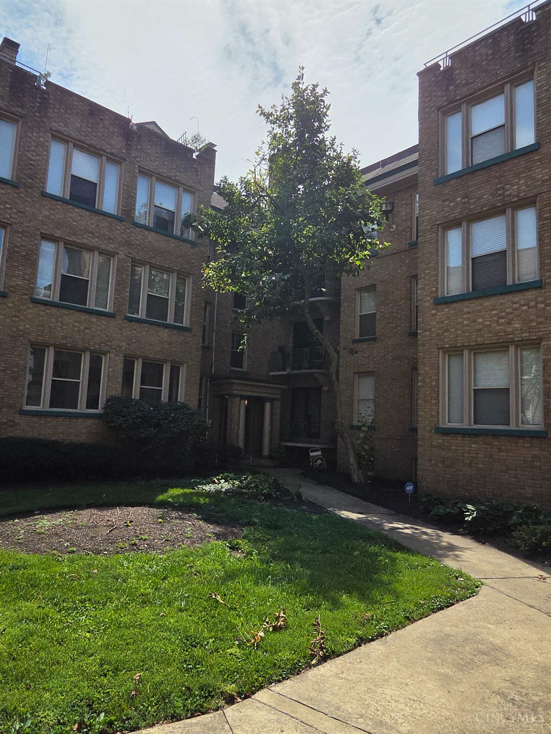 Listing Photo 4 - Condo for sale in building located at 3896 Reading Rd, Cincinnati, OH 45229 - Unit #P