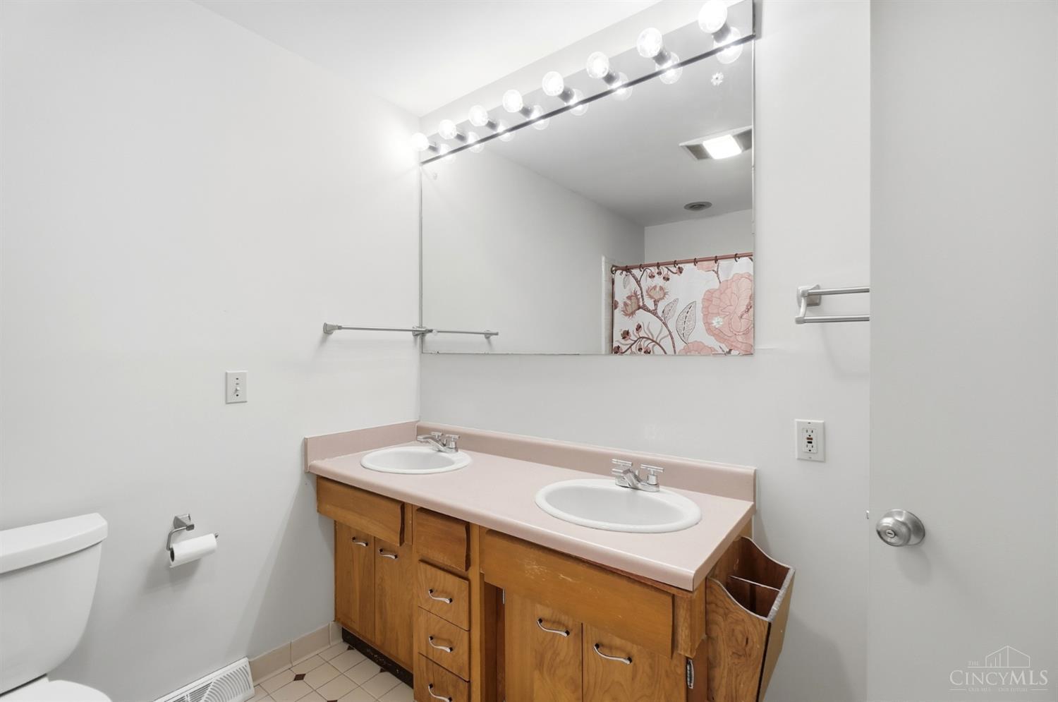 526 Chisholm Trail
