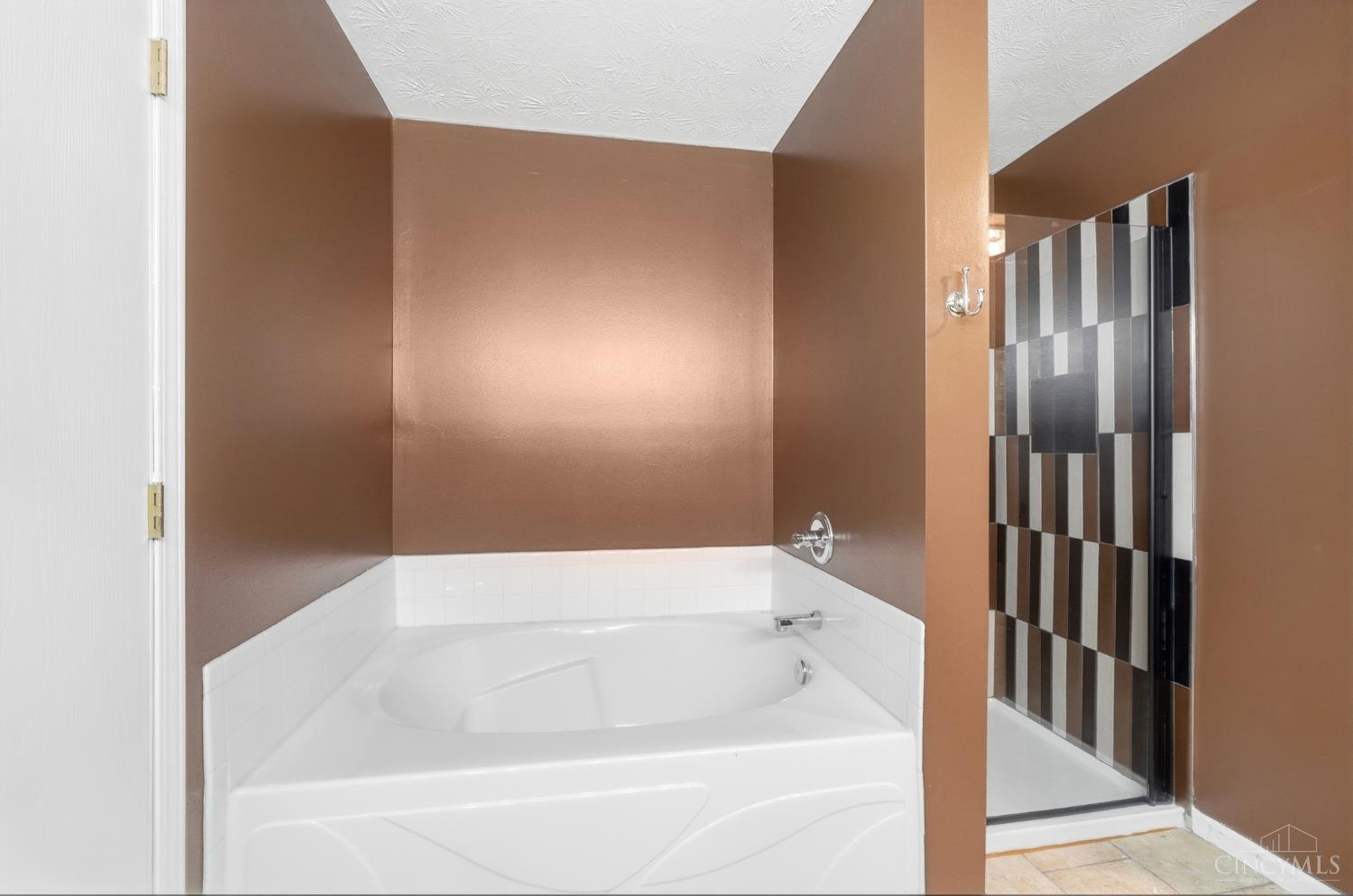 8427 Gettysburg Lane, Hamilton Twp, OH, 45039 — photo 33