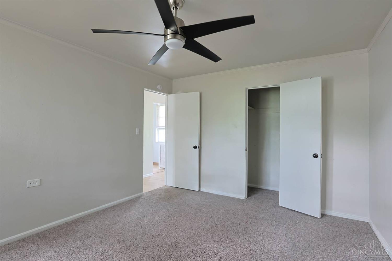 33 Farragut Road, Greenhills, OH, 45218 — photo 19