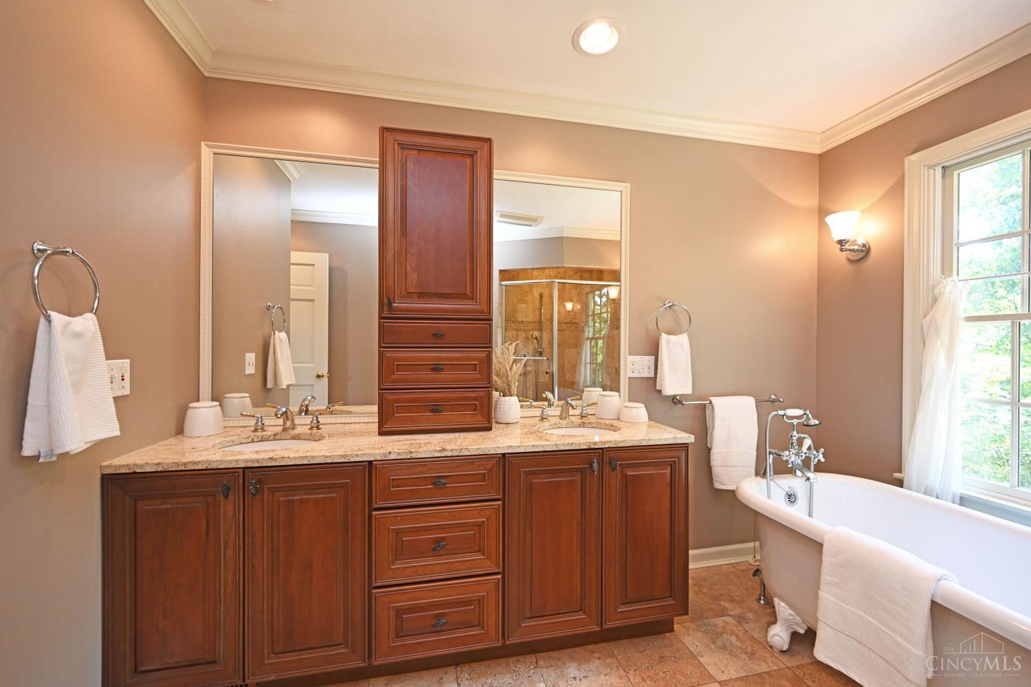 359 Woodknoll Terrace, Wyoming, OH, 45215 — photo 22