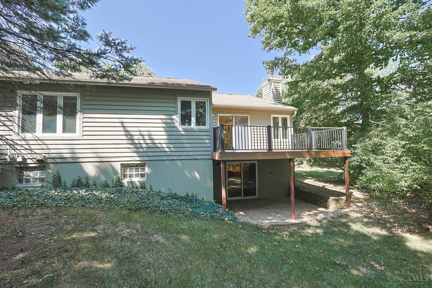 Listing Photo 2 - Condo for sale in building located at 2218 Sweetbriar Ln, Cincinnati, OH 45239 - Unit #