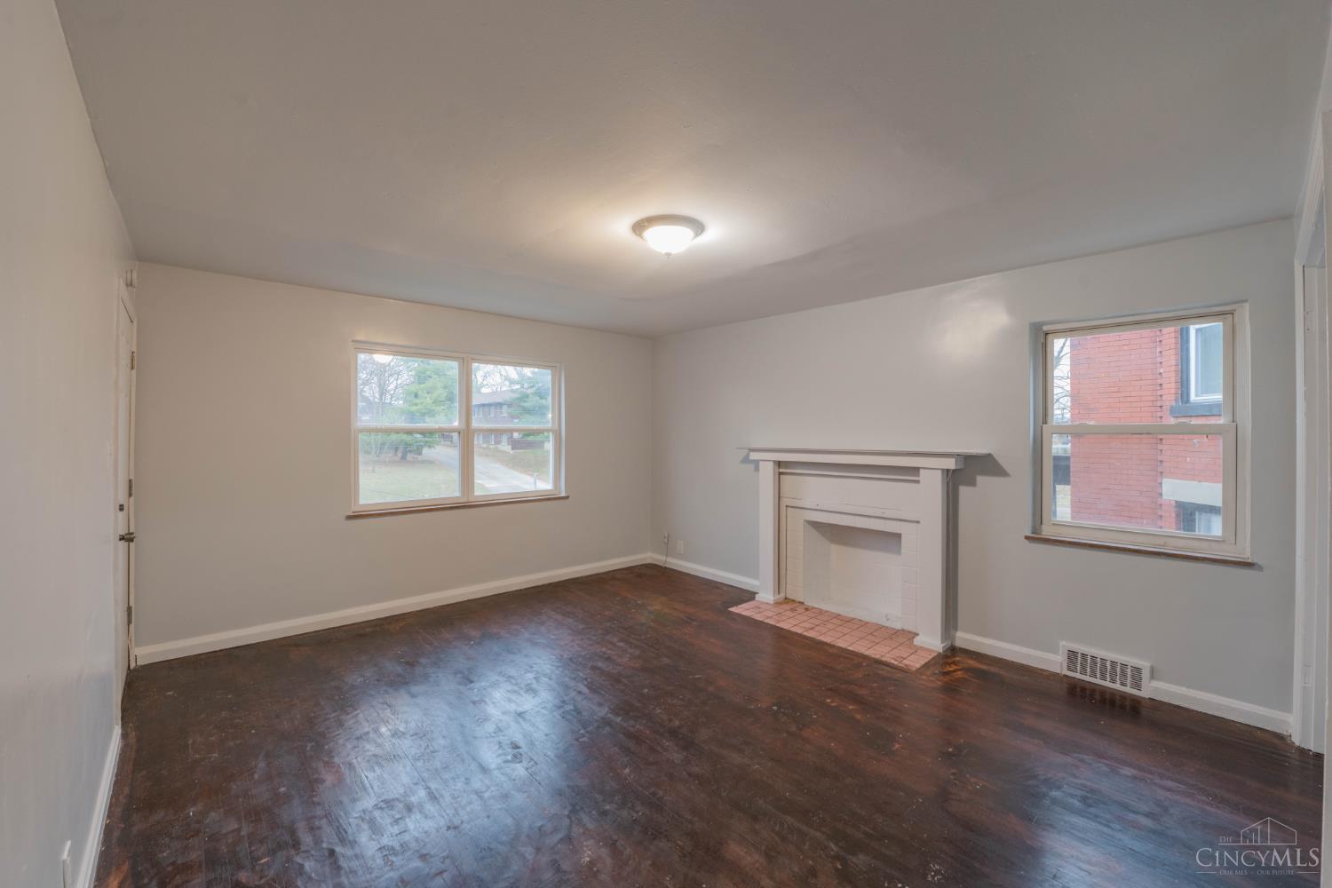 Listing Photo 5 - Condo for sale in building located at 735 Elberon Ave, Cincinnati, OH 45205