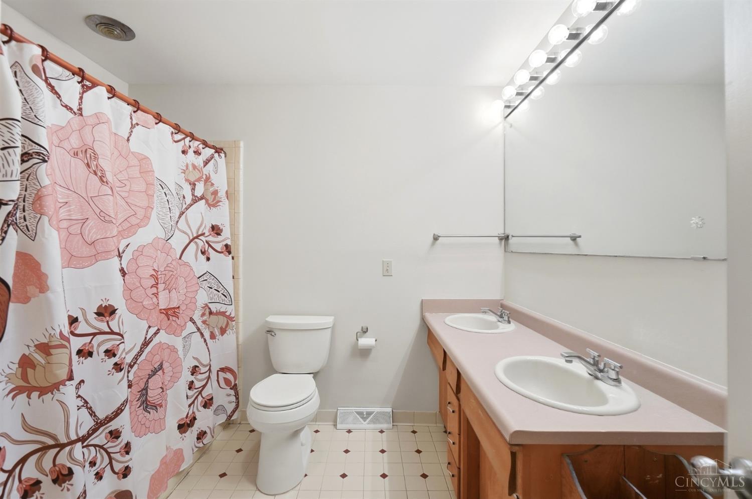 526 Chisholm Trail