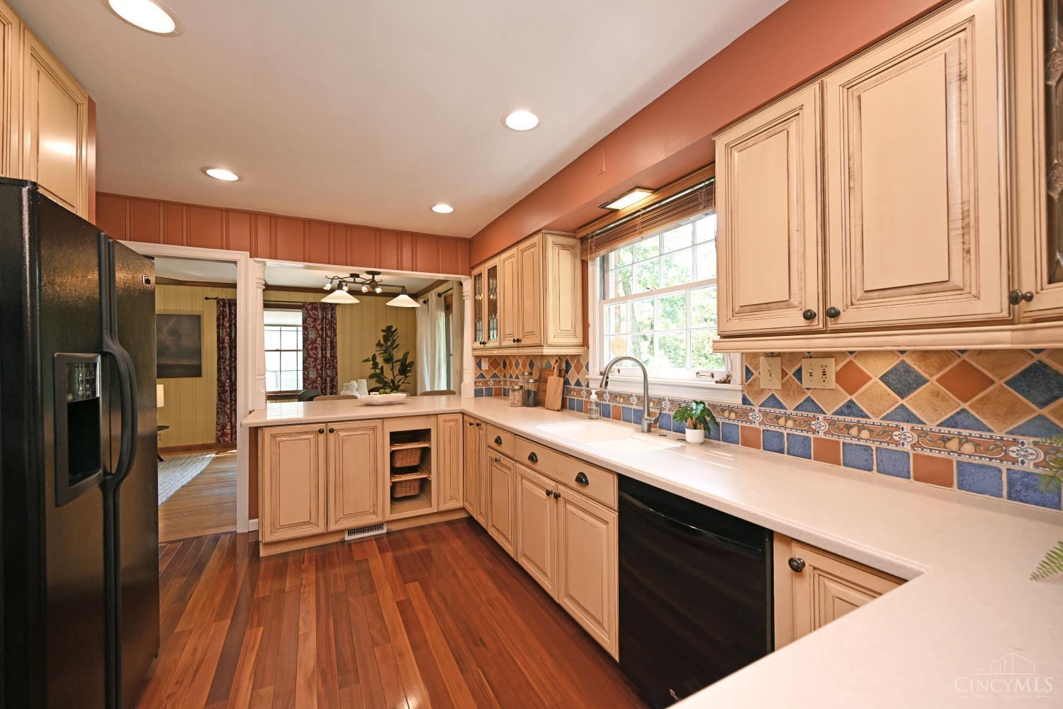 359 Woodknoll Terrace, Wyoming, OH, 45215 — photo 11