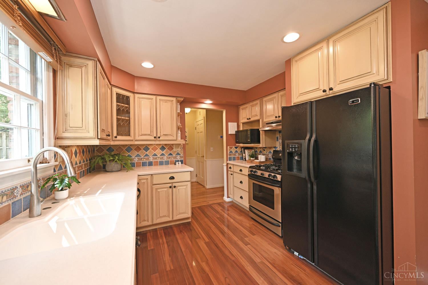 359 Woodknoll Terrace, Wyoming, OH, 45215 — photo 12