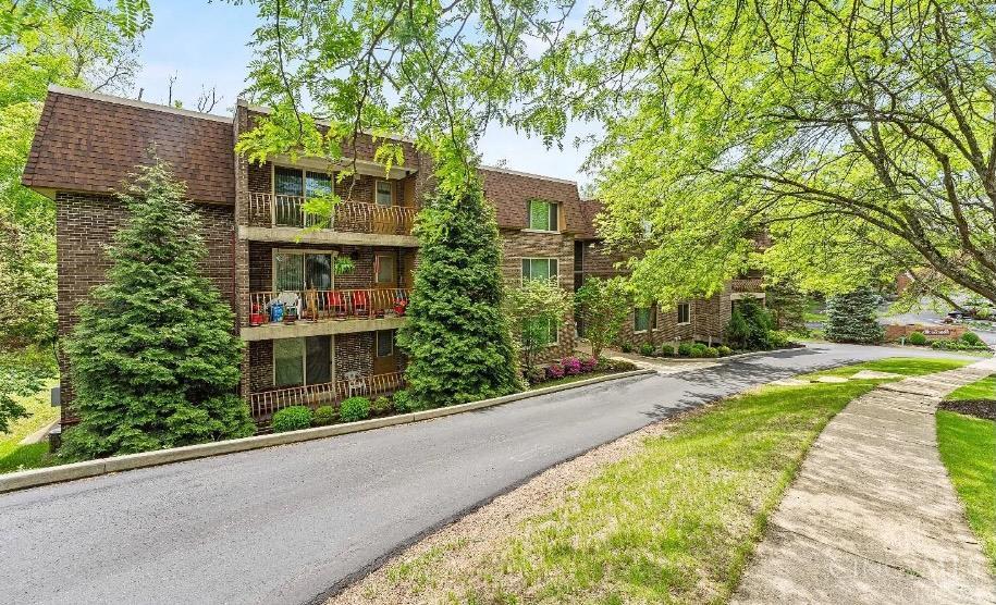 Photo 2 of Condo for sale at 3563 Amberacres Dr #10, Cincinnati, OH 45237 | MLS# 1892193 | Listing updated on 2026-10-08