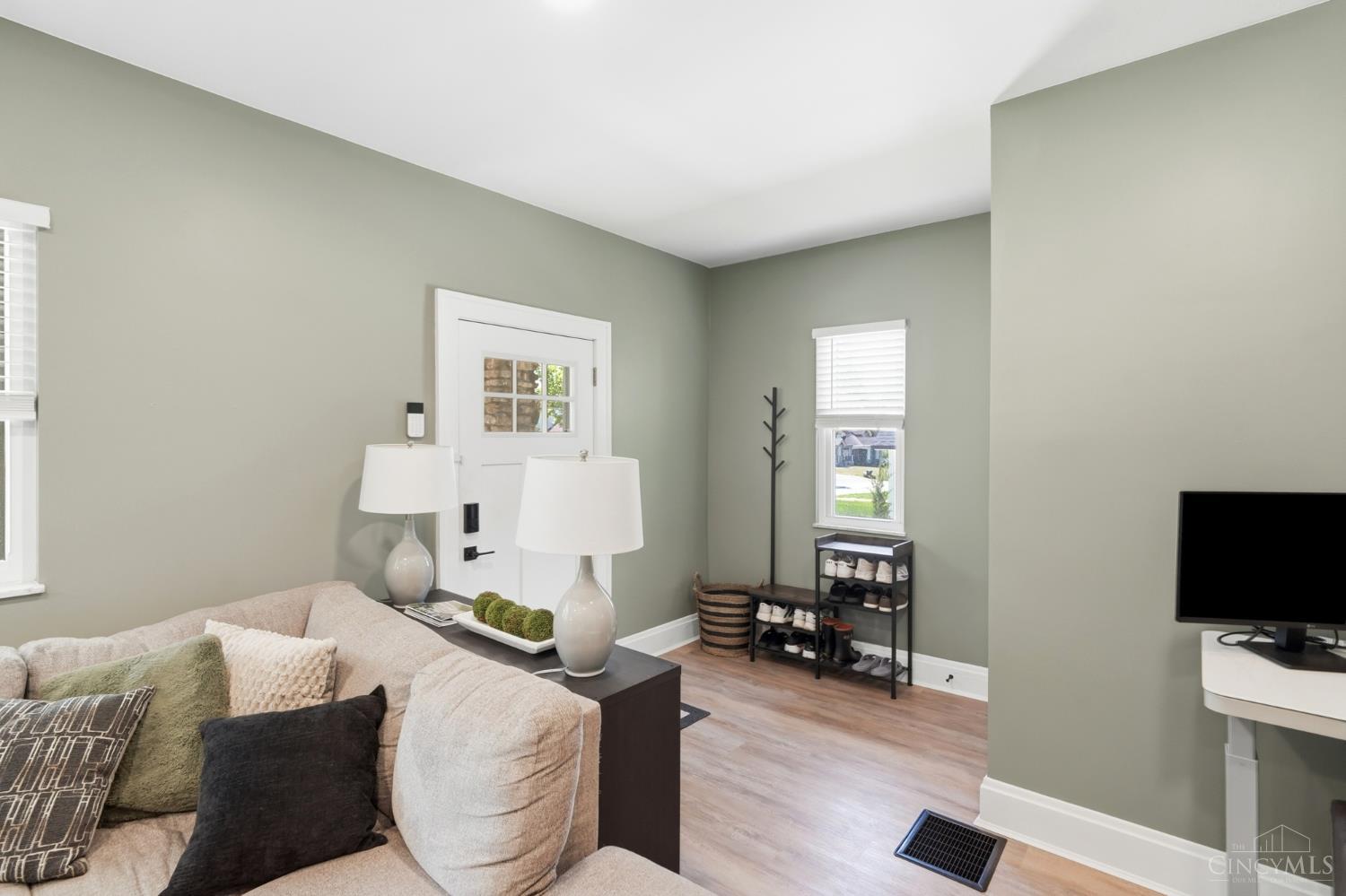 5575 Stewart Avenue, Columbia Twp, OH, 45227 — photo 8