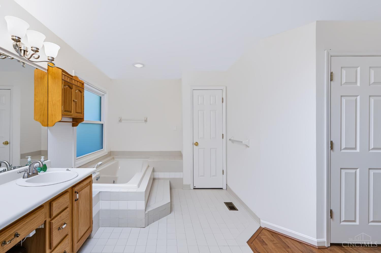 8363 Squirrel Hollow Ridge, West Chester, OH, 45069 — photo 36