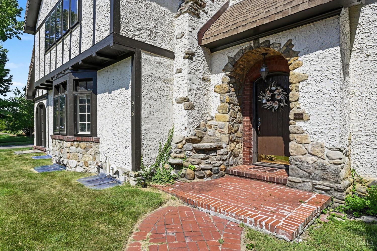 Photo 3 of Single family home for sale at 916 Gray Ave, Hamilton, OH 45013 | MLS# 1893485 | Listing updated on 2026-09-12