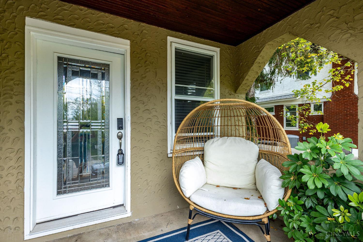 Photo 3 of Single family home for sale at 2527 Ridgeland Pl, Cincinnati, OH 45212 | MLS# 1892947 | Listing updated on 2026-09-12