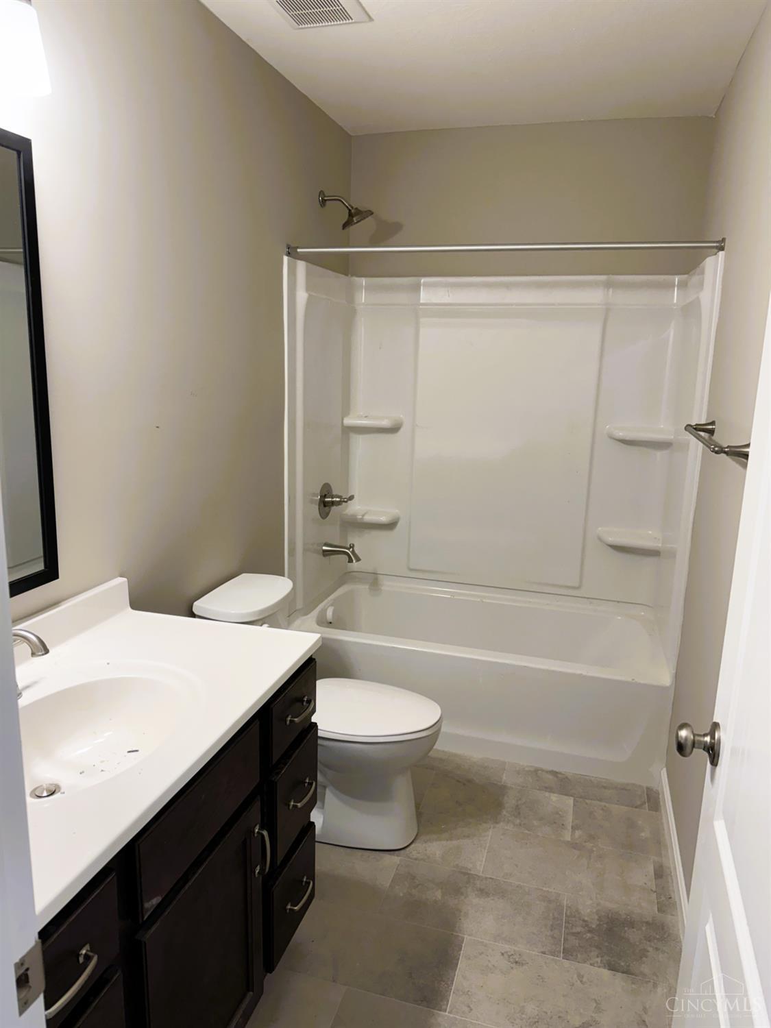 Photo 4 of Sale Pending at 2066 Longmeadow Ln, Batavia Twp, OH 45103 | MLS# 1874468 | Listing updated on 2026-10-07