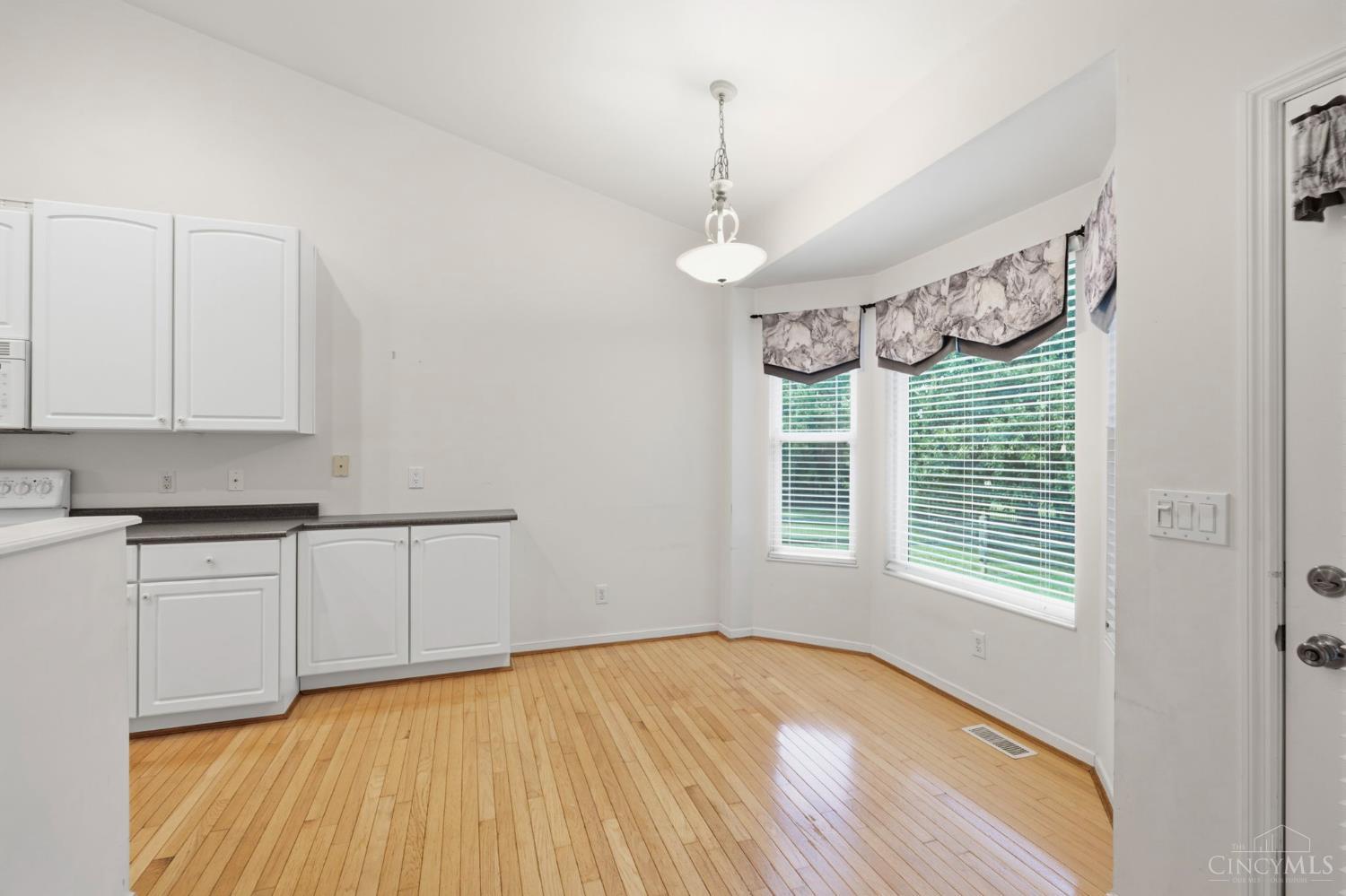 10187 Meadowknoll Drive, Symmes Twp, OH, 45140 — photo 16