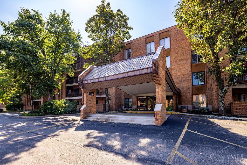 Photo 3 of Sale Pending at 3533 Amberacres Dr #308E, Cincinnati, OH 45237 | MLS# 1893386 | Listing updated on 2026-09-14
