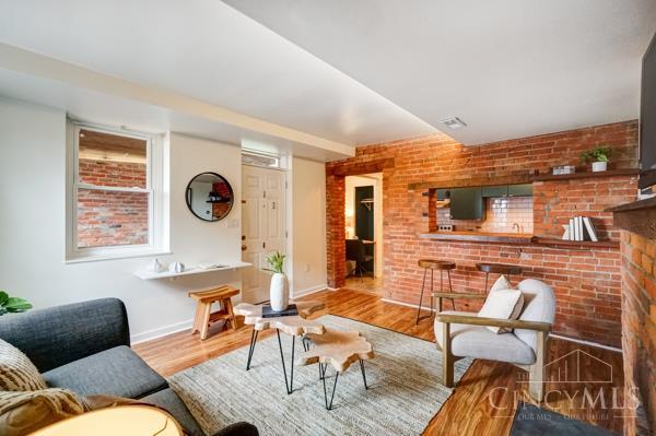 Listing Photo 5 - Condo for sale in building located at 413 Milton St, Cincinnati, OH 45202 - Unit #1