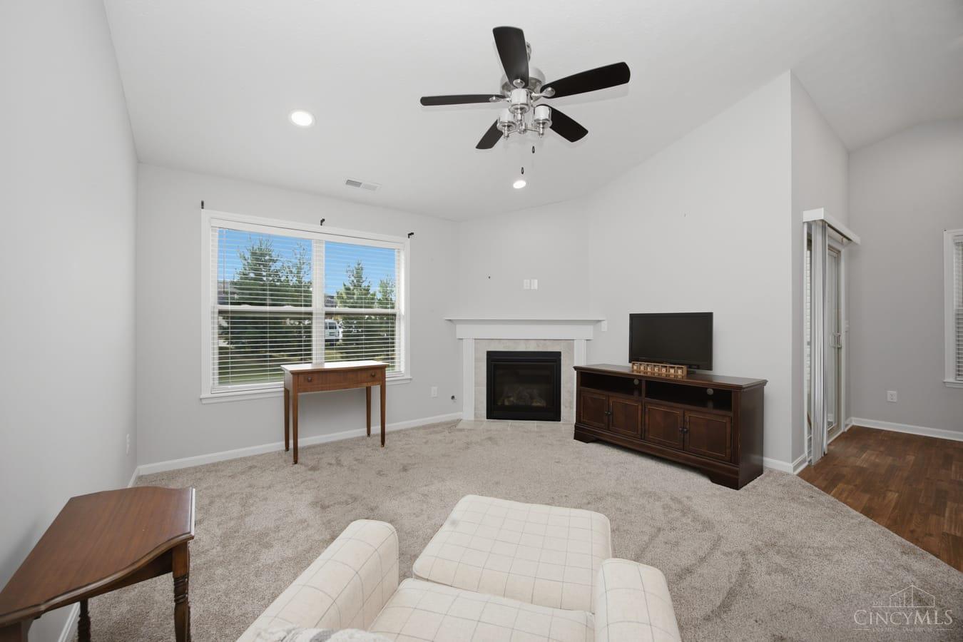 Photo 4 of Sale Pending at 724 Villa Ct, Trenton, OH 45067 | MLS# 1887997 | Listing updated on 2026-09-17