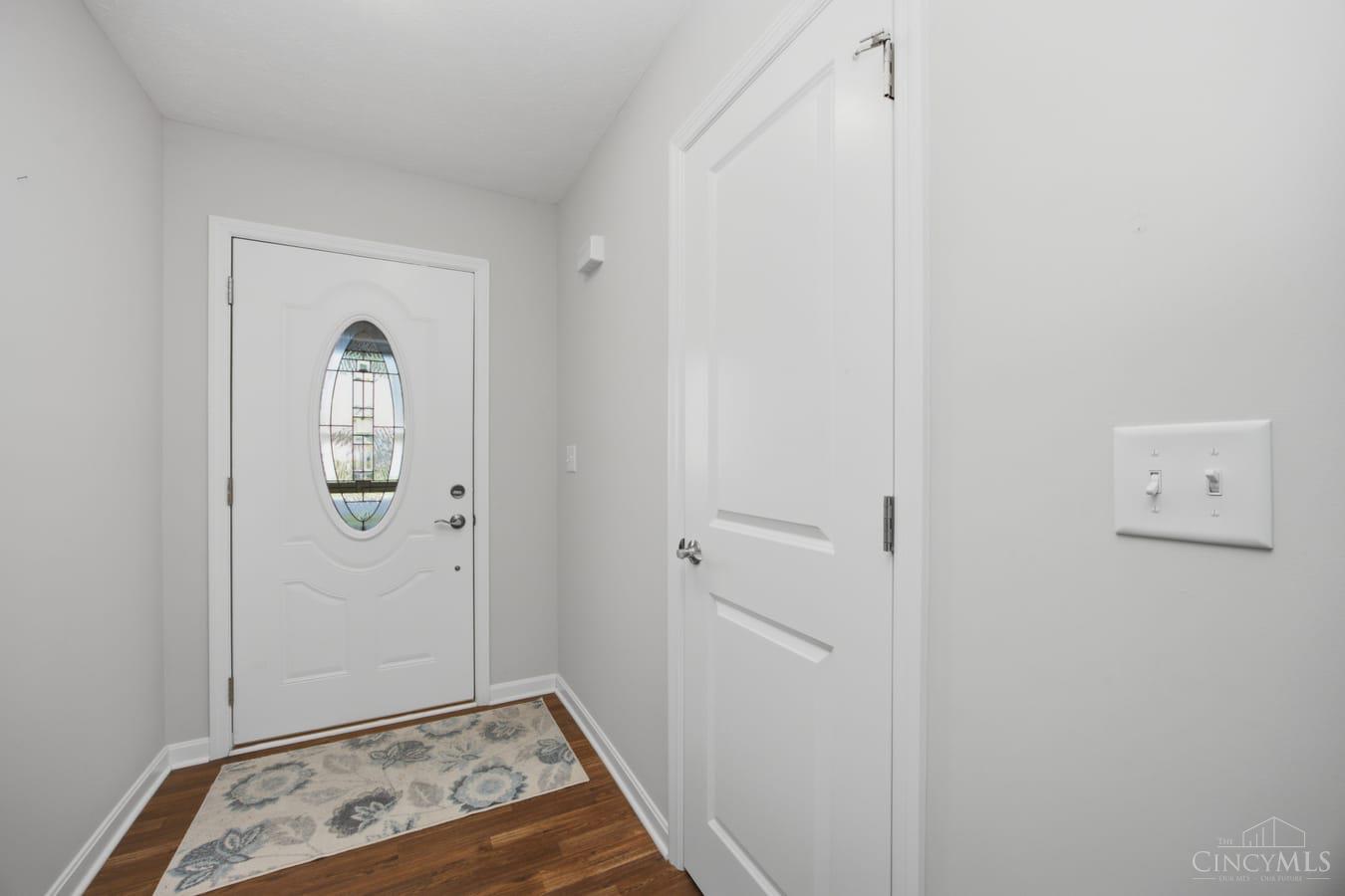 Photo 2 of Sale Pending at 724 Villa Ct, Trenton, OH 45067 | MLS# 1887997 | Listing updated on 2026-09-17