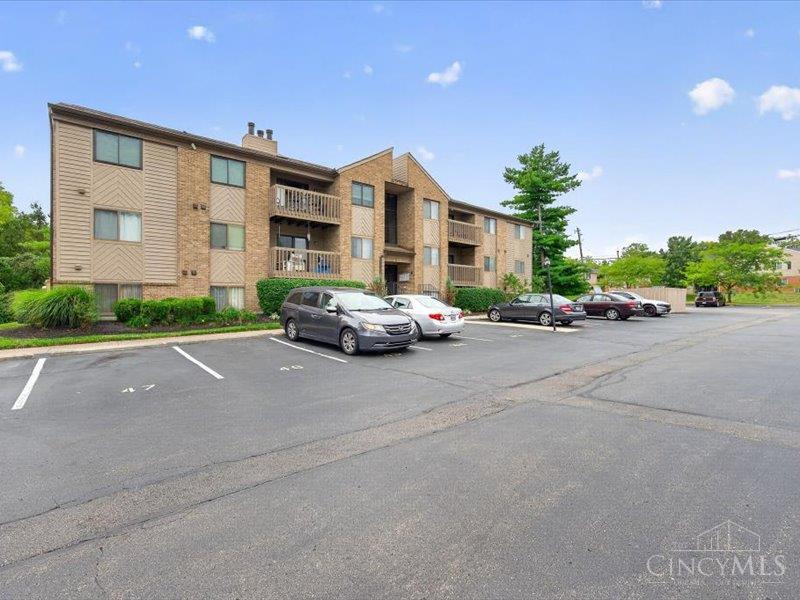 Listing Photo 2 - Condo for sale in building located at 3635 Kohn Dr, Fairfield, OH 45014 - Unit #4202