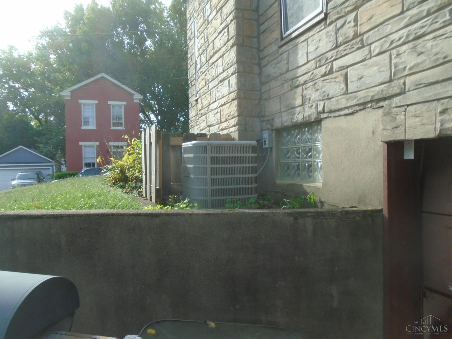 Photo 4 of Single family home for sale at 123 Hueston St, Hamilton, OH 45013 | MLS# 1893741 | Listing updated on 2026-09-13
