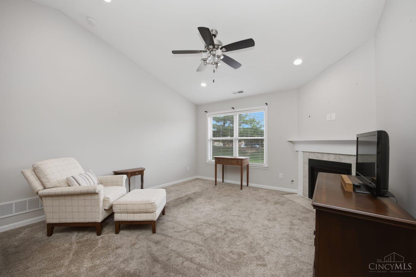 Photo 3 of Sale Pending at 724 Villa Ct, Trenton, OH 45067 | MLS# 1887997 | Listing updated on 2026-09-17