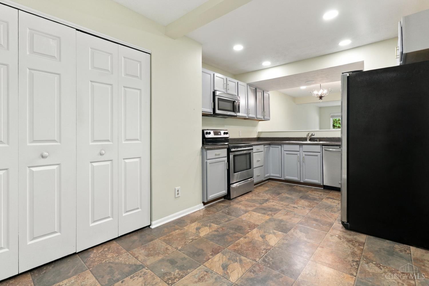 7576 Lake Pointe, Hamilton Twp, OH, 45039 — photo 5