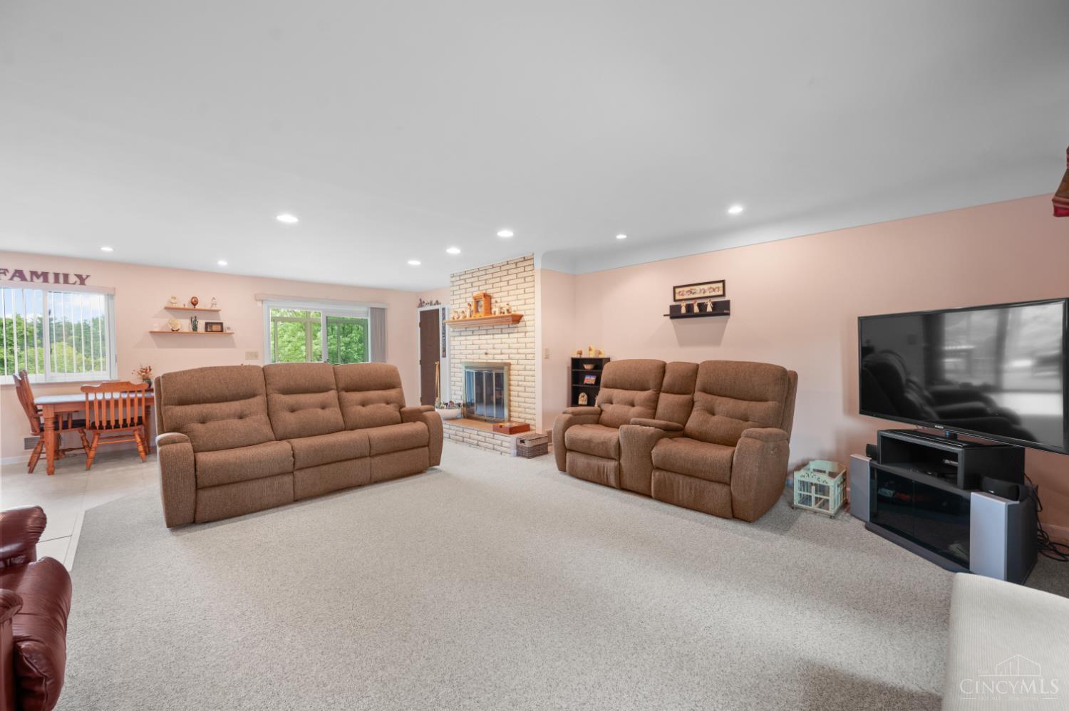 Photo 3 of Sale Pending at 6166 Ramblingridge Dr, Green Twp, OH 45247 | MLS# 1893809 | Listing updated on 2026-09-21