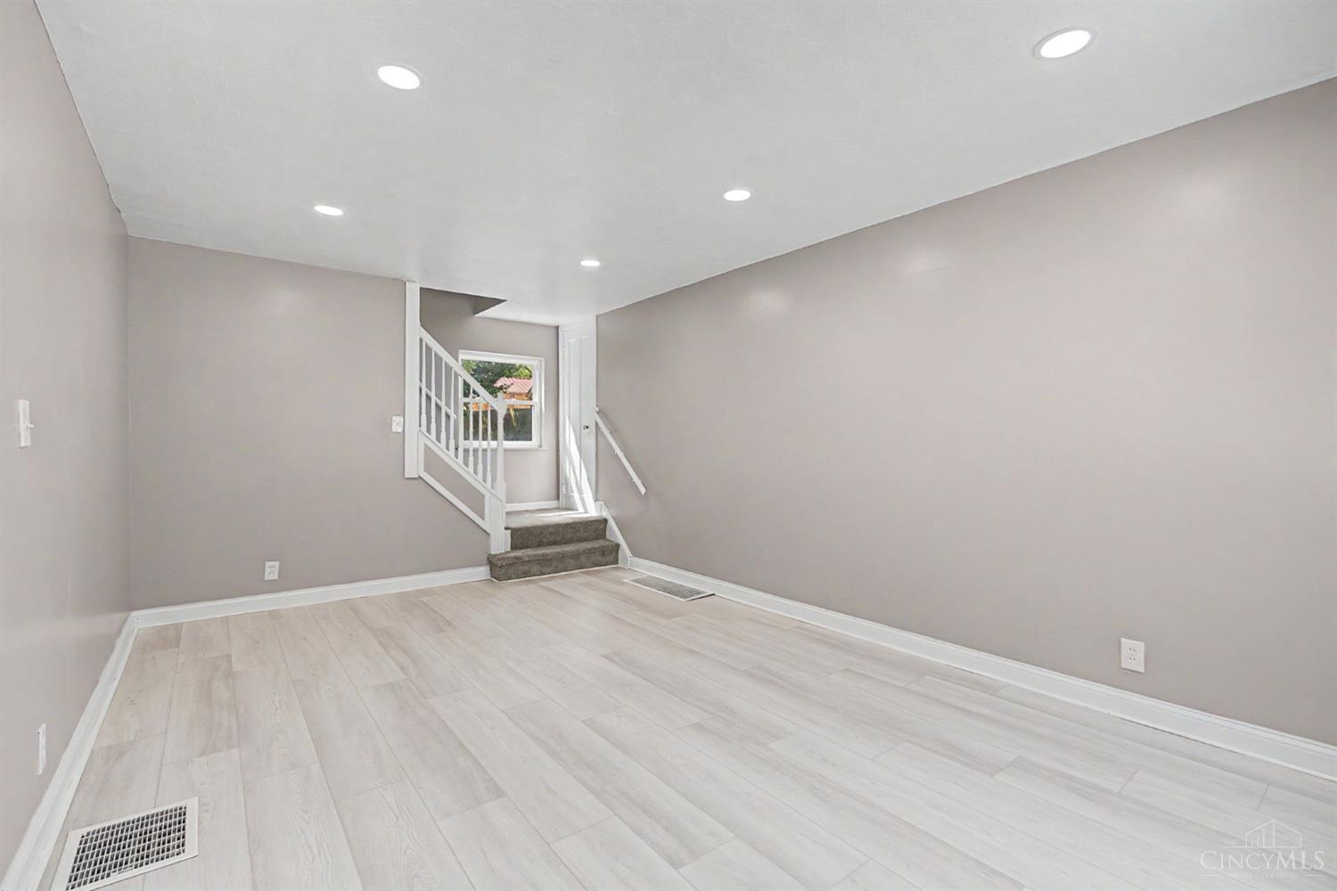 1127 Cedar Avenue, Cincinnati, OH, 45244 — photo 11