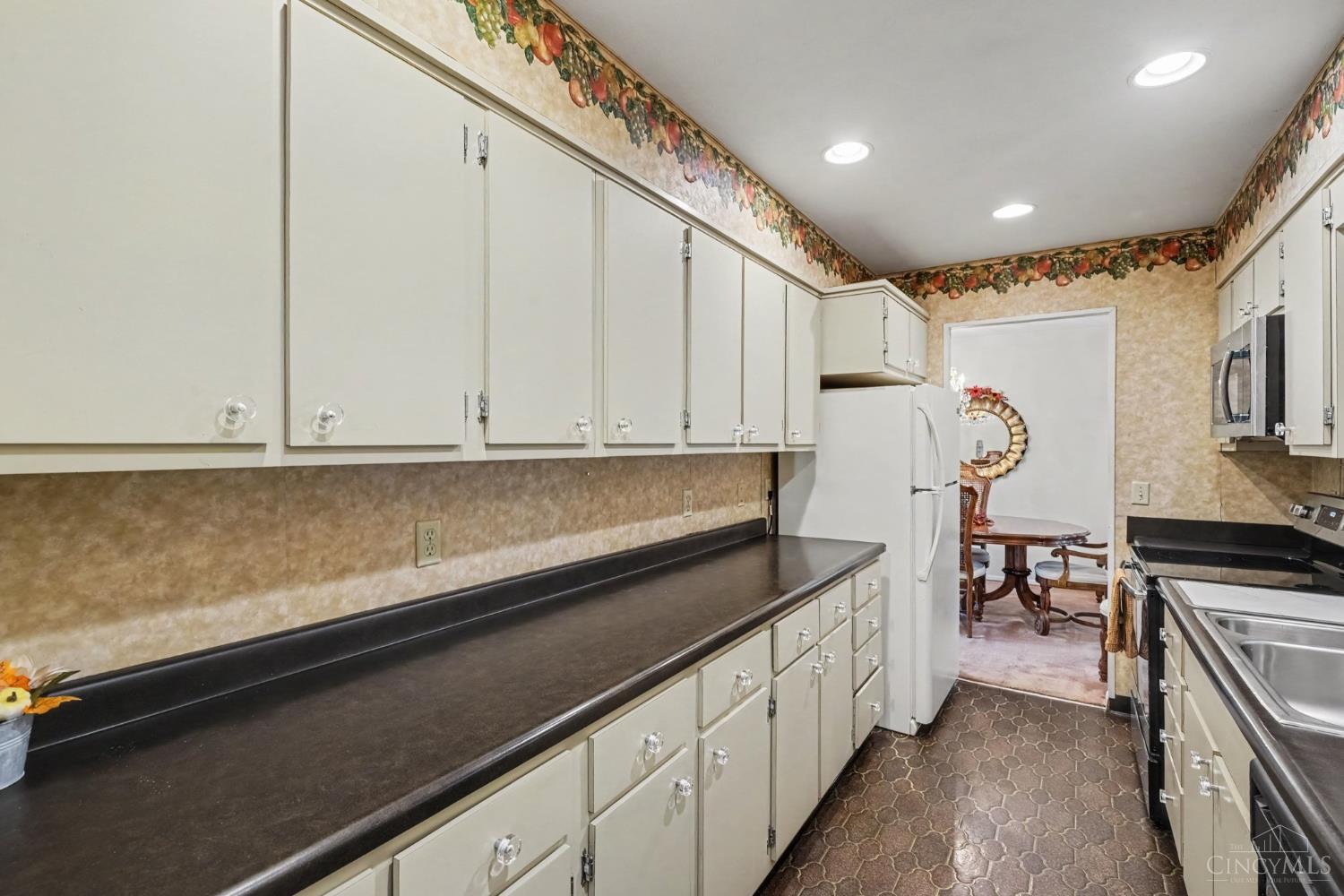 Photo 3 of Single family home for sale at 1907 Stockton Dr, Loveland, OH 45140 | MLS# 1893863 | Listing updated on 2026-09-16