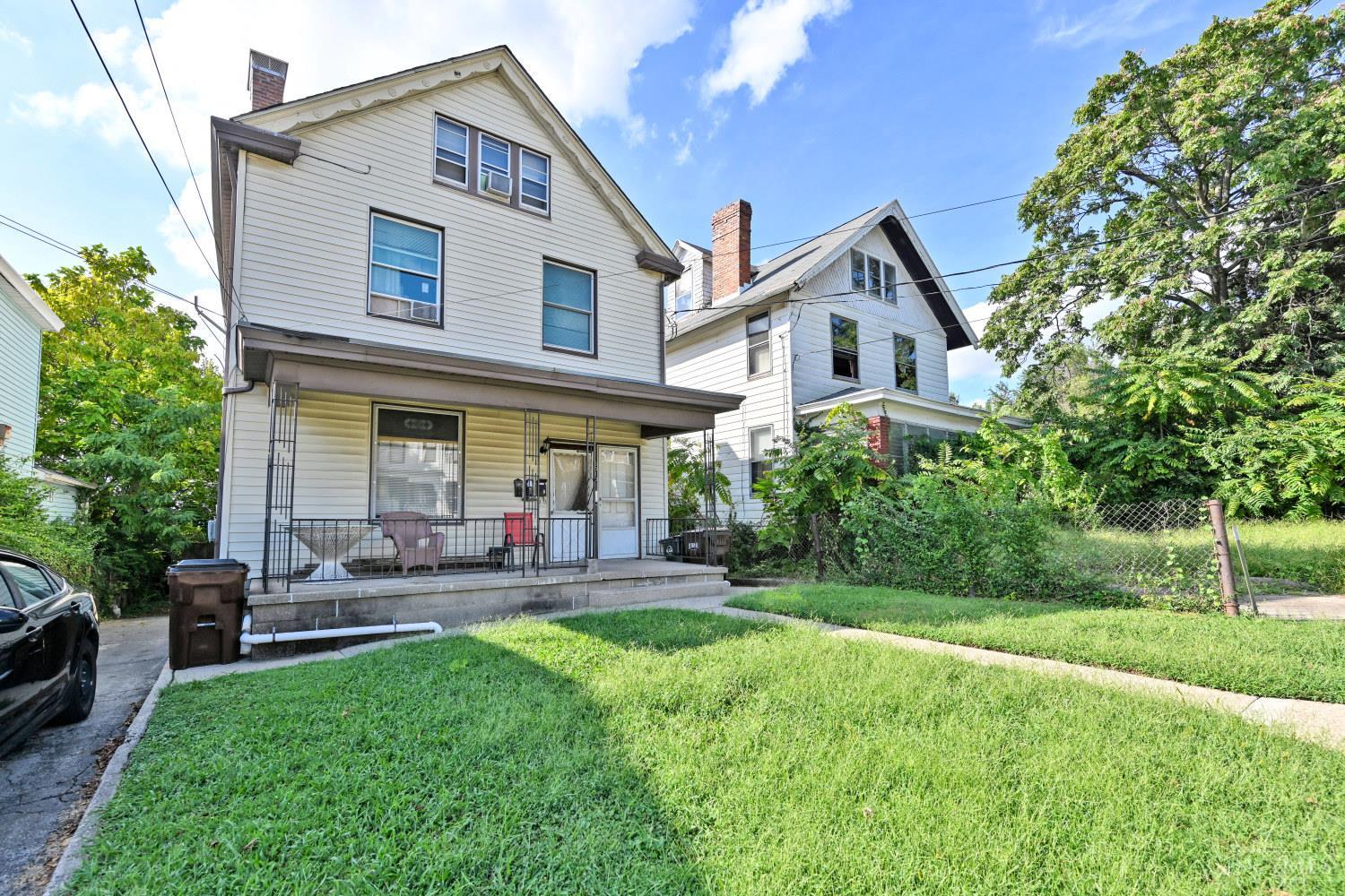Listing Photo 2 - Condo for sale in building located at 5013 Stewart Park, Norwood, OH 45212 - Unit #