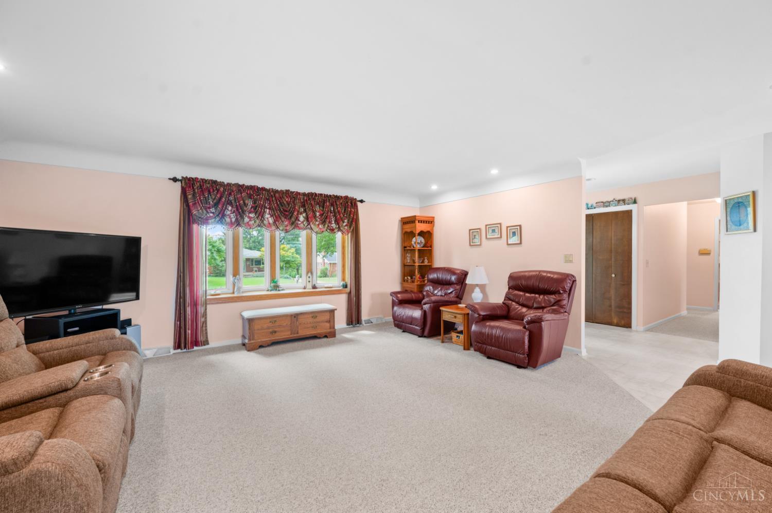 Photo 3 of Sale Pending at 6166 Ramblingridge Dr, Green Twp, OH 45247 | MLS# 1893809 | Listing updated on 2026-09-21