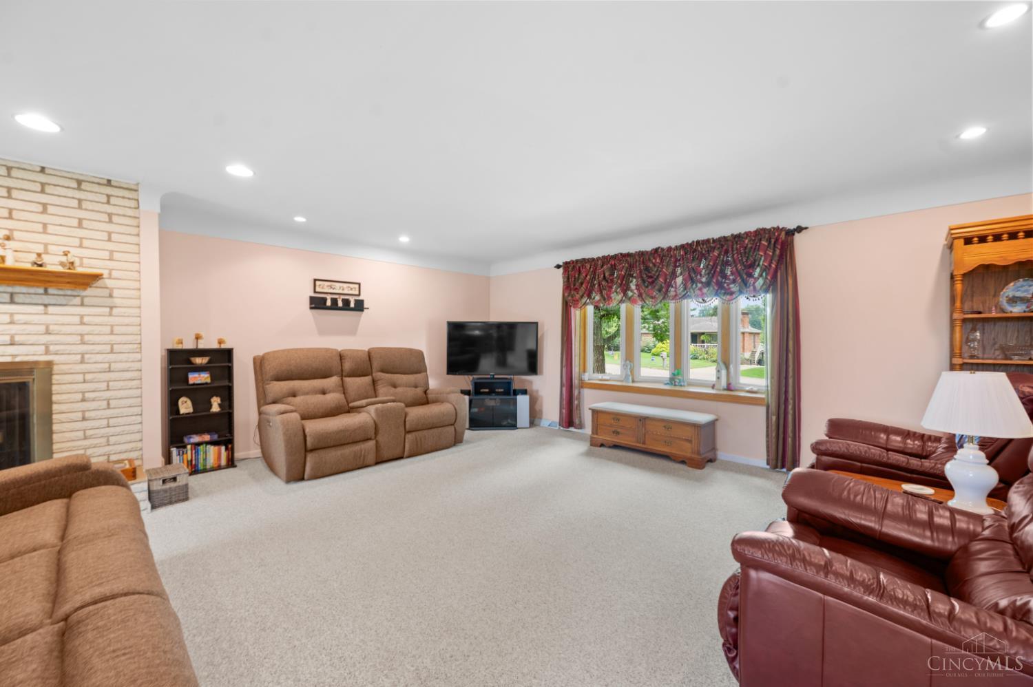 Photo 4 of Sale Pending at 6166 Ramblingridge Dr, Green Twp, OH 45247 | MLS# 1893809 | Listing updated on 2026-09-21