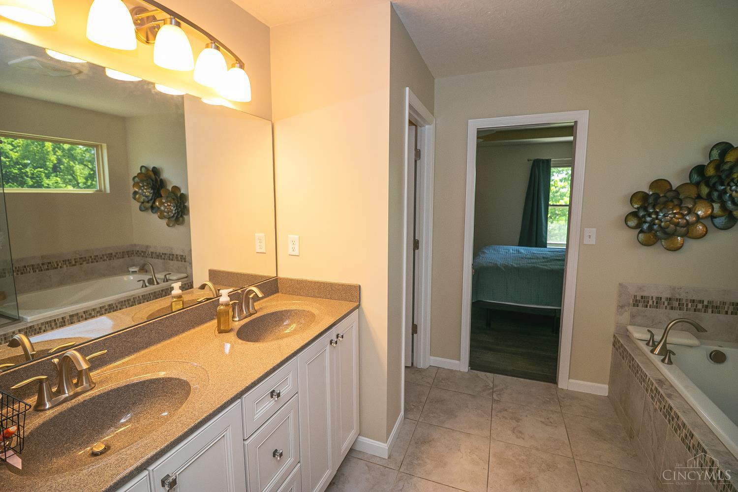 1331 Peregrine Way, Hamilton, OH, 45013 — photo 7