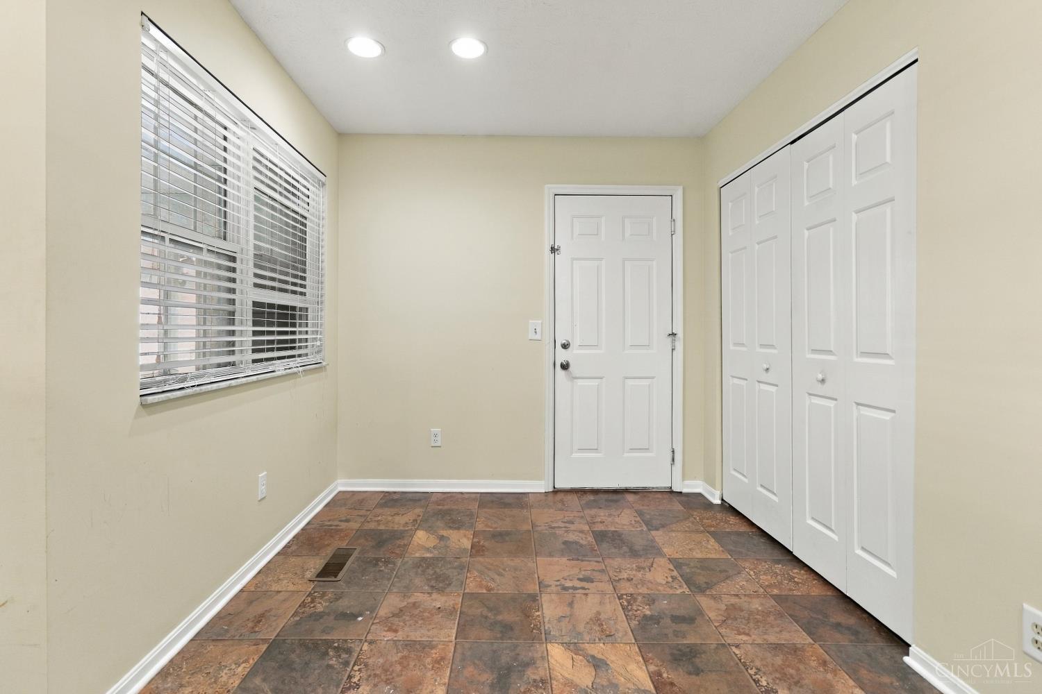 7576 Lake Pointe, Hamilton Twp, OH, 45039 — photo 6
