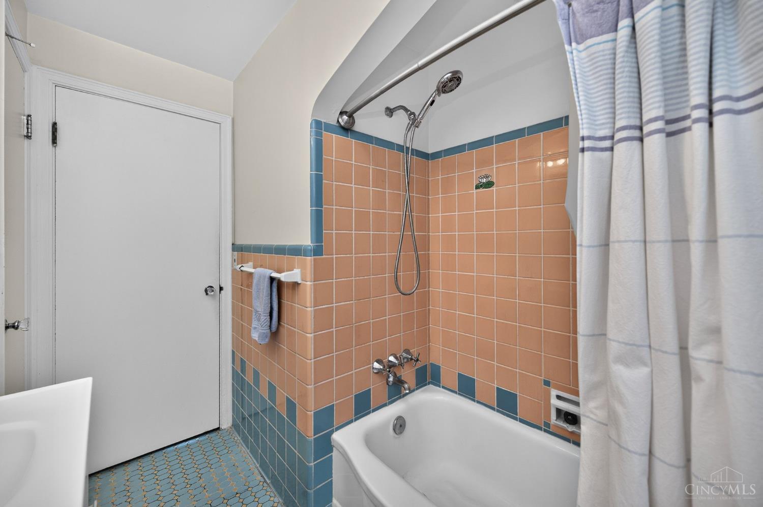 6747 Plainfield Road, Silverton, OH, 45236 — photo 28