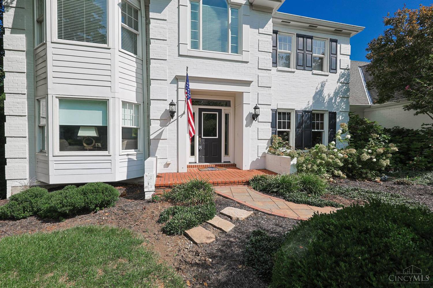 Photo 3 of Sale Pending at 104 Hetherington Ln, Glendale, OH 45246 | MLS# 1894065 | Listing updated on 2026-09-21