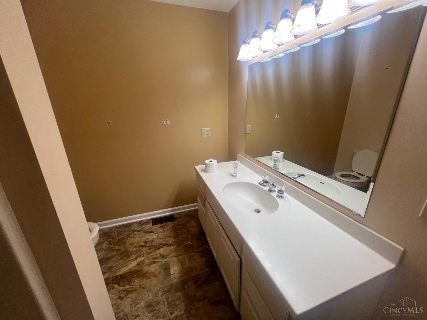 815 Kathryn Place, Wilmington, OH, 45177 — photo 6