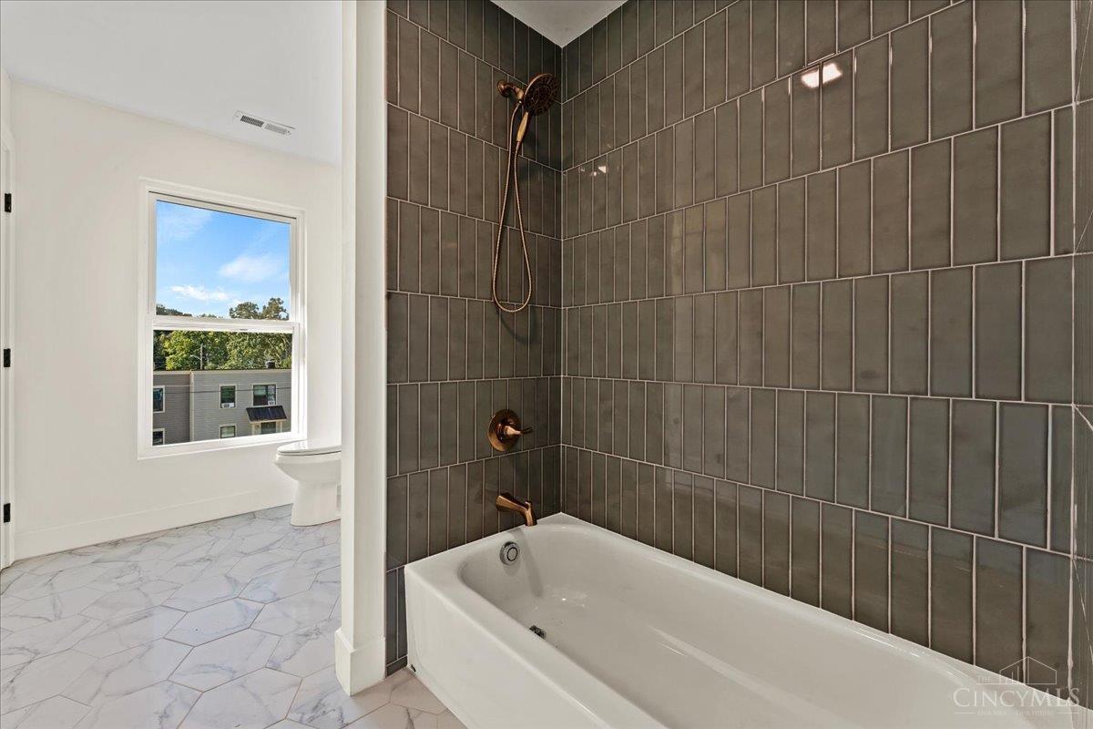 1570 St Leger Place, Cincinnati, OH, 45207 — photo 39
