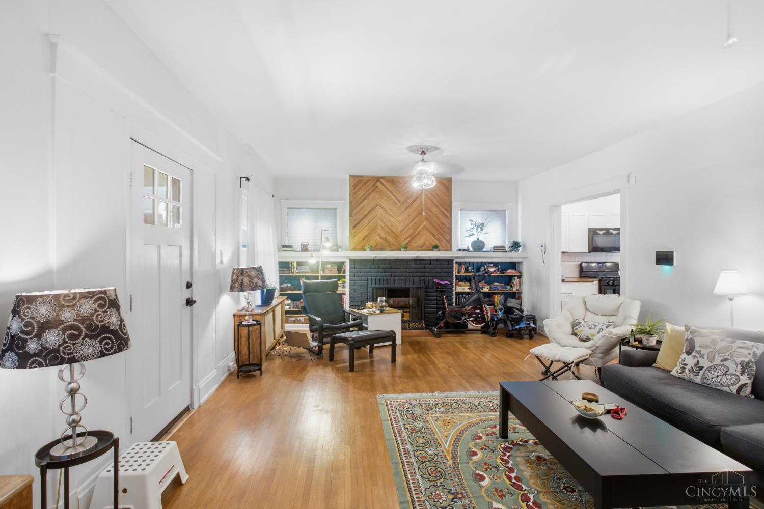 Photo 3 of Single family home for sale at 215 S Wayne Ave, Lockland, OH 45215 | MLS# 1893801 | Listing updated on 2026-09-15