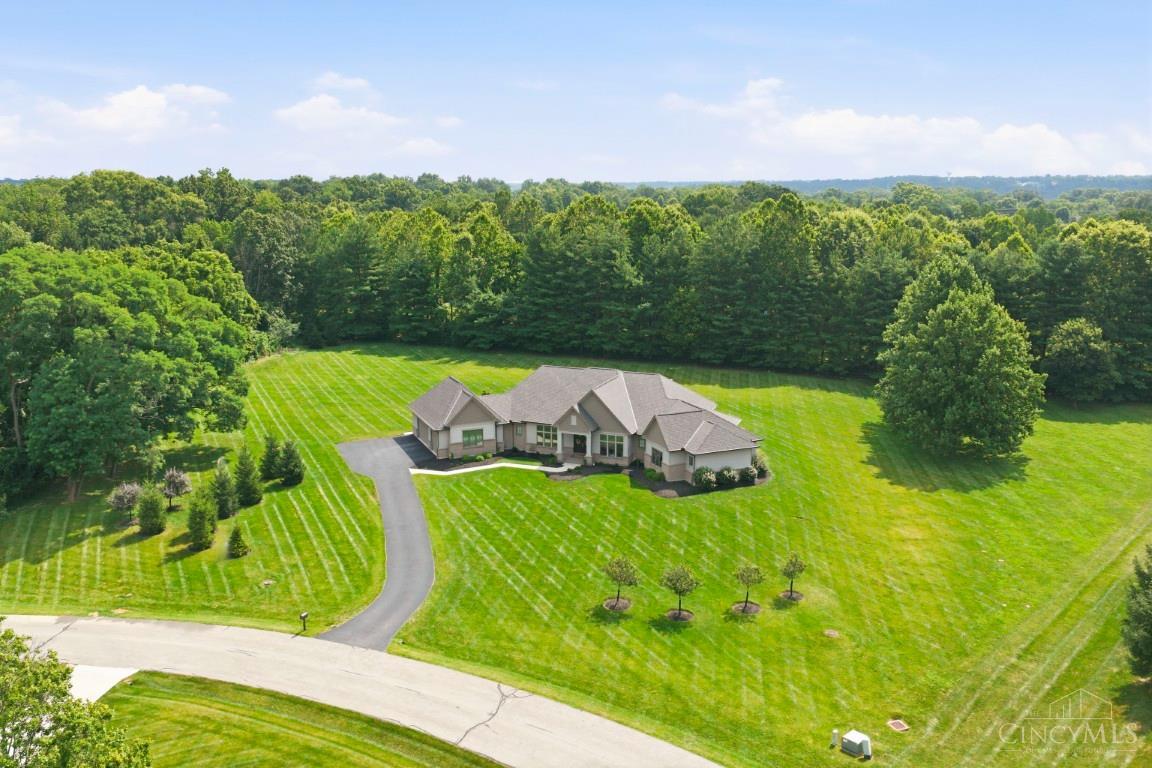 Photo 2 of Single family home for sale at 2 Birdhaven Ln, Montgomery, OH 45242 | MLS# 1894000 | Listing updated on 2026-09-17